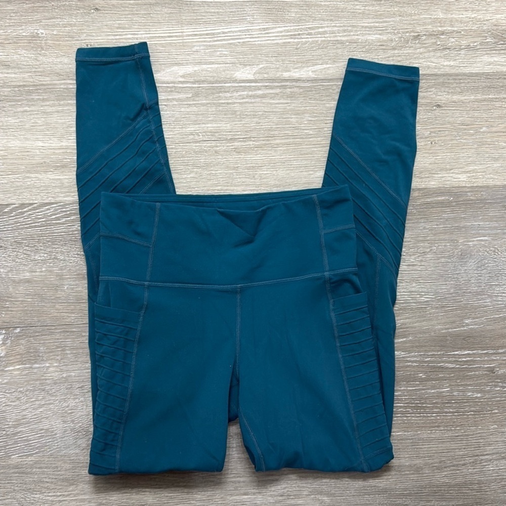 Athleta high rise leggings size XS in very good condition Color:Dark Vista Teal